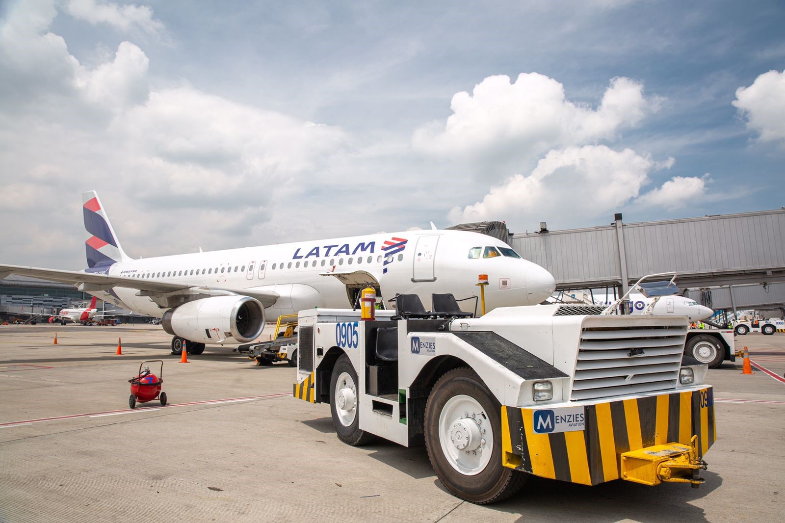 Menzies  Aviation 's  New  Achievement in Australia  -  First engineering contract  with  LATAM Airlines !