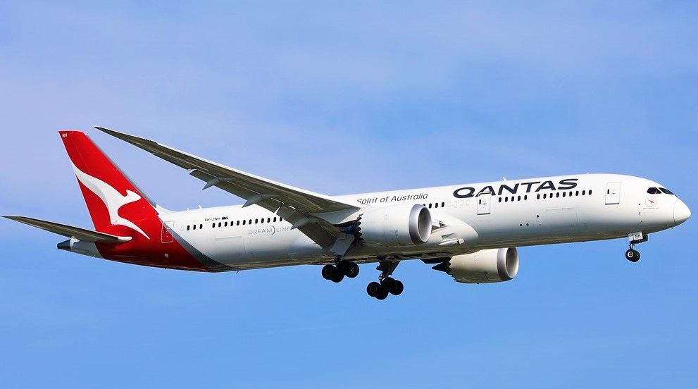 Qantas  revealed  Alan  Joyce's  base  pay back to pre-pandemic  $2.17 million , Investors didn't like it !