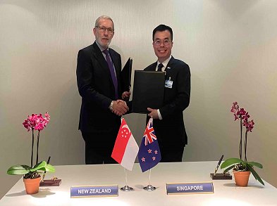 Aiming  Reduction  of  duplicative regulatory audits  and  costs , Civil Aviation Authority of Singapore (CAAS)  and  New Zealand (CAA NZ) have signed a Technical Arrangement .