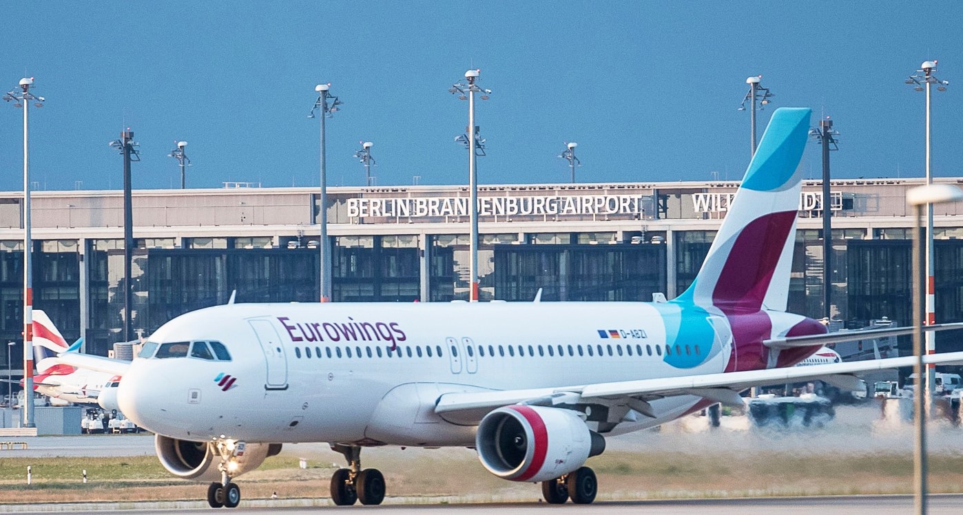 Pilots of  Lufthansa subsidiary 'Eurowings'  threaten  a  24-hour strike on October 6th  , against  the  scandalous  and  dangerous  permanent  overload . 