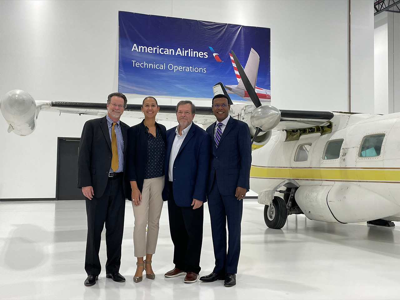 American  Airlines  wants  to  Create  a  Pool of Maintenance Technicians ,  Inks  MOU  with  Aviation Institute of Maintenance (AIM) !