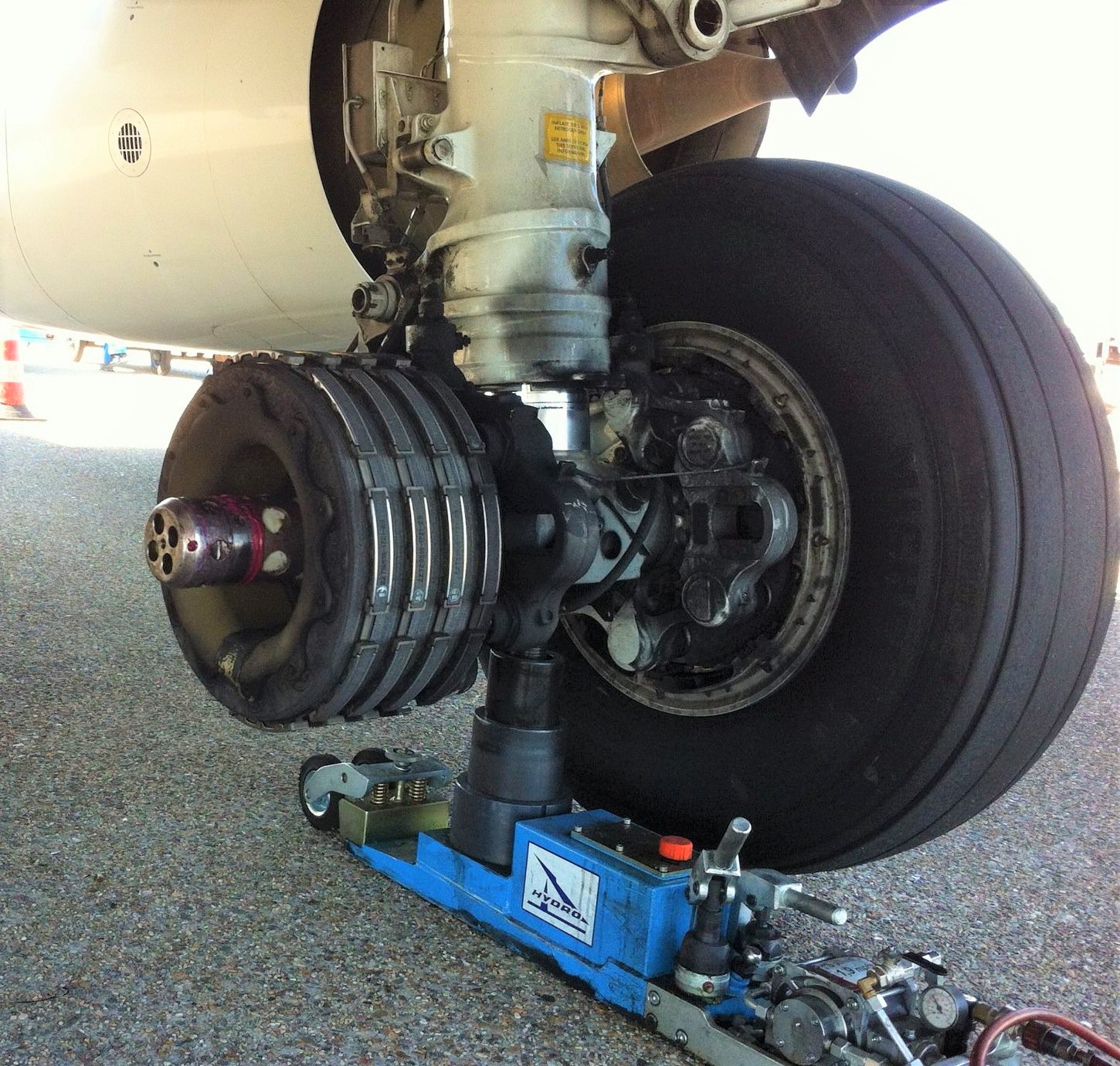 What are Operational Advantages of 'Carbon Brakes' usage in the Aircraft Landing gear wheels ?