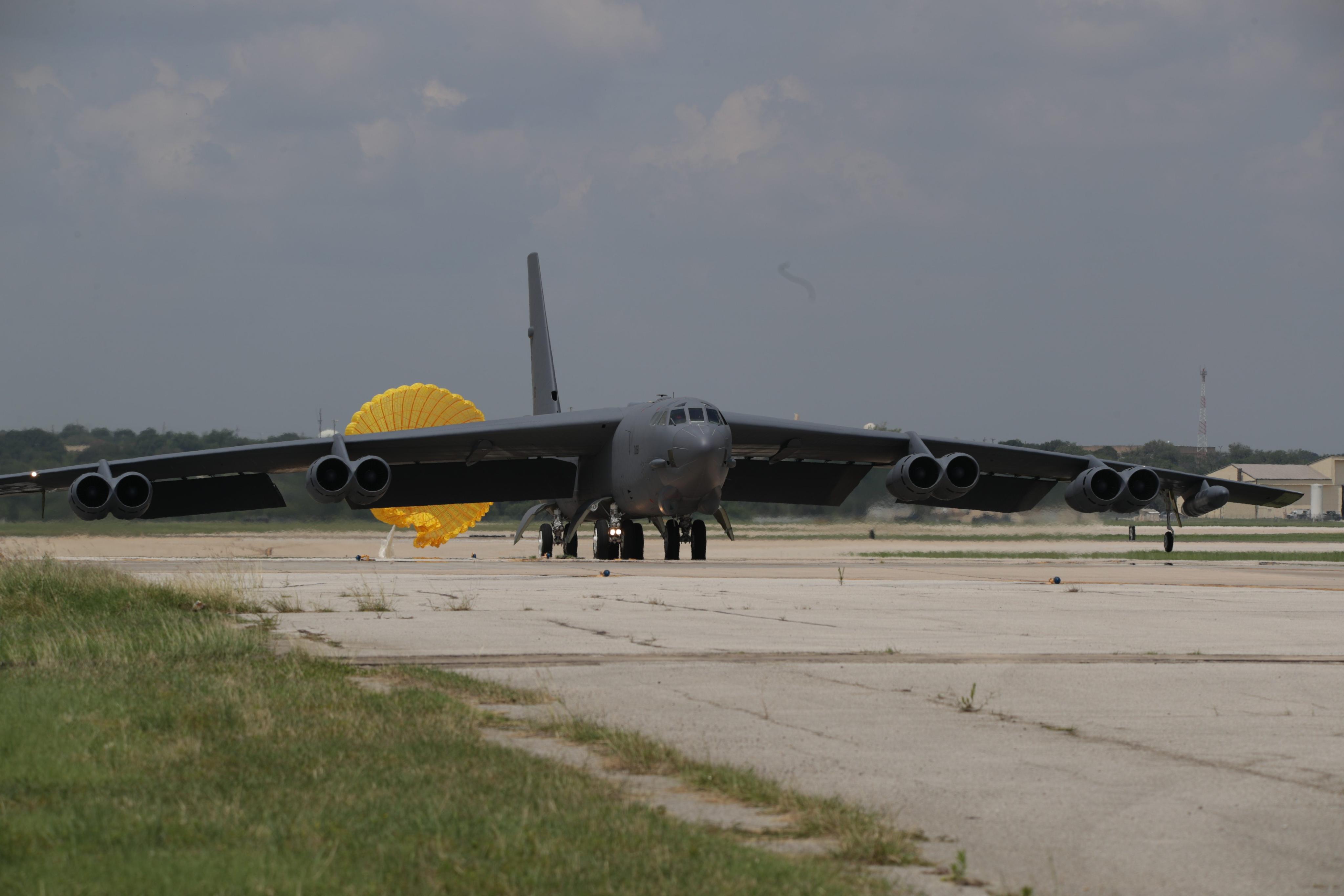 F130 Engines For The USAF Boeing B-52 Stratofortress Are Being Tested ...