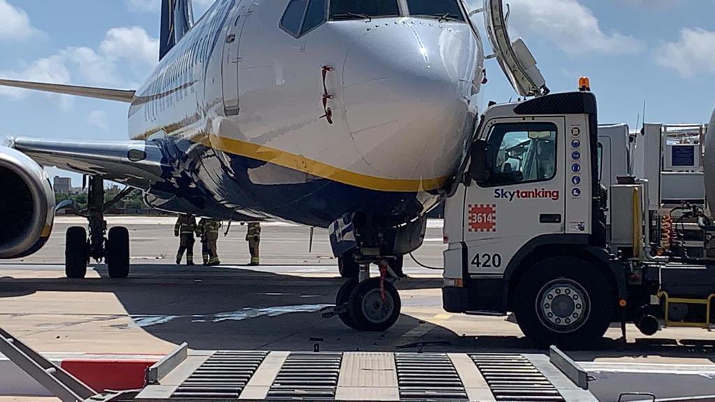 Tow bar of  a  5 years old  Ryanair Boeing  B737-800 aircraft  Sheared  to  hit three Fuel bowsers (tankers), while aircraft was on  an Uncontrolled  roll !