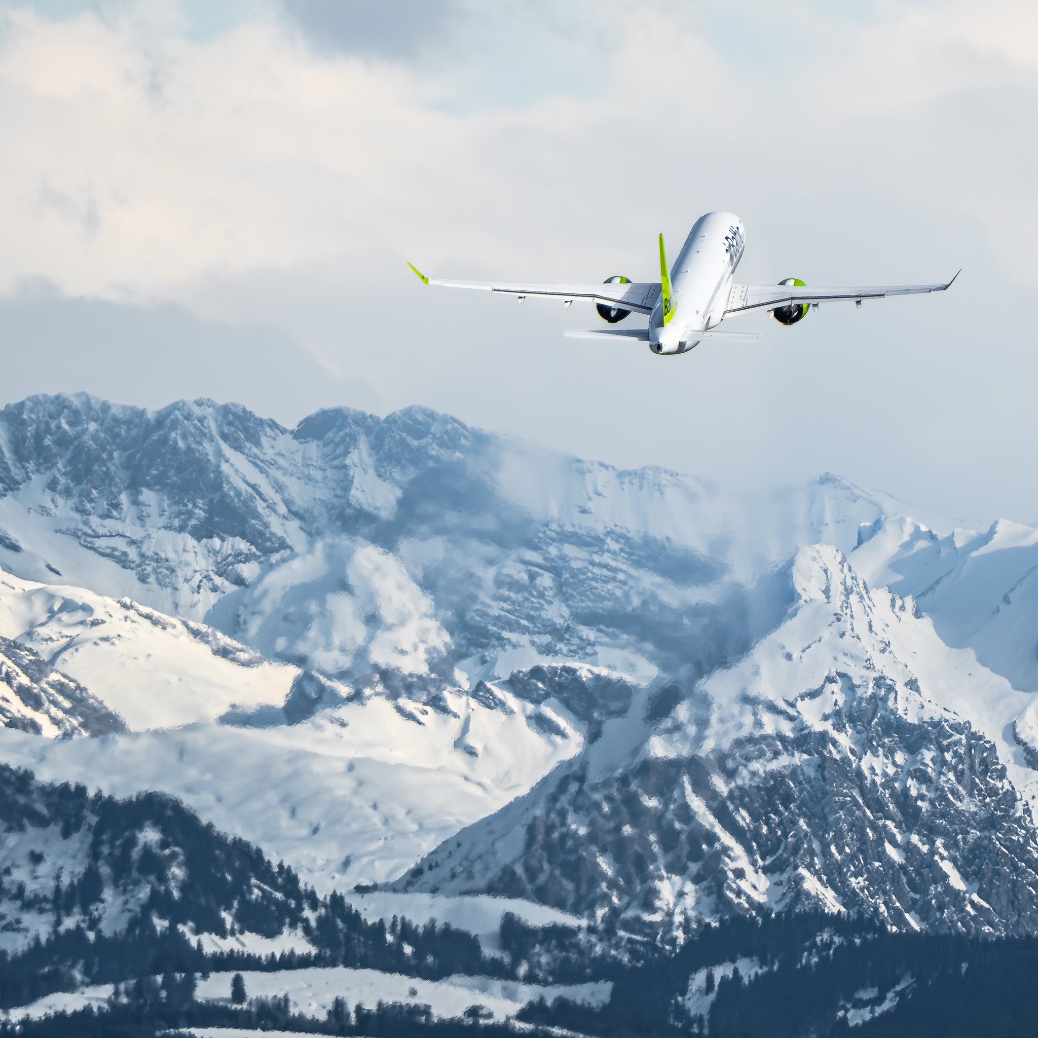 airBaltic Successfully Prices a 340 Million Euro Bond Issue , allocation to more than 100 leading investors from more than 20 countries.