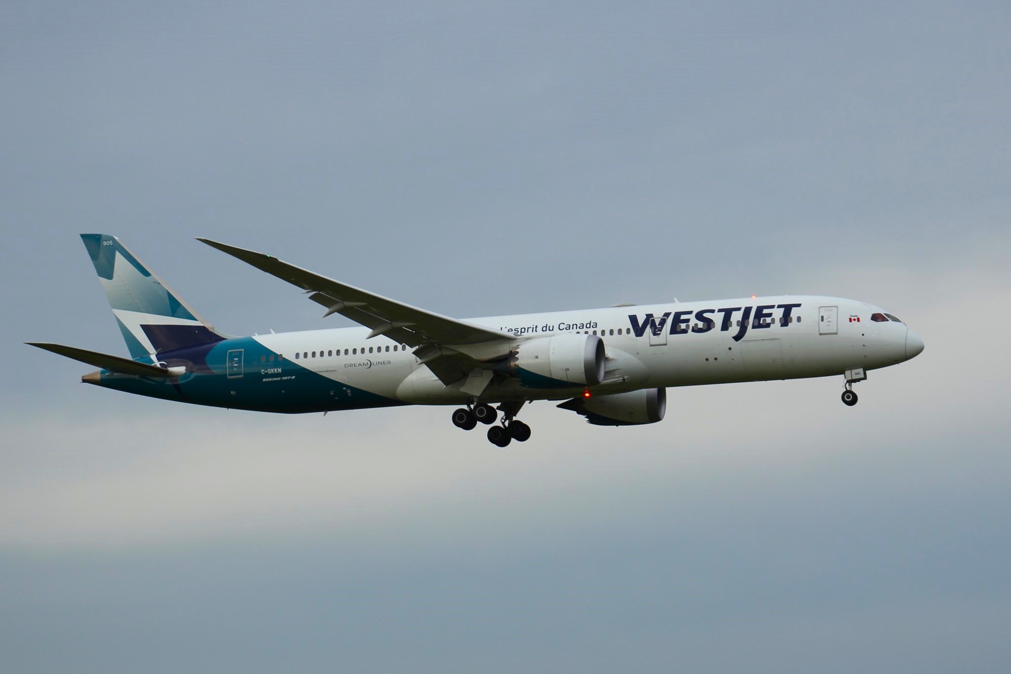 No Further Flight Cancellations as WestJet Mechanics Revoke Strike Notice after Talks Resume