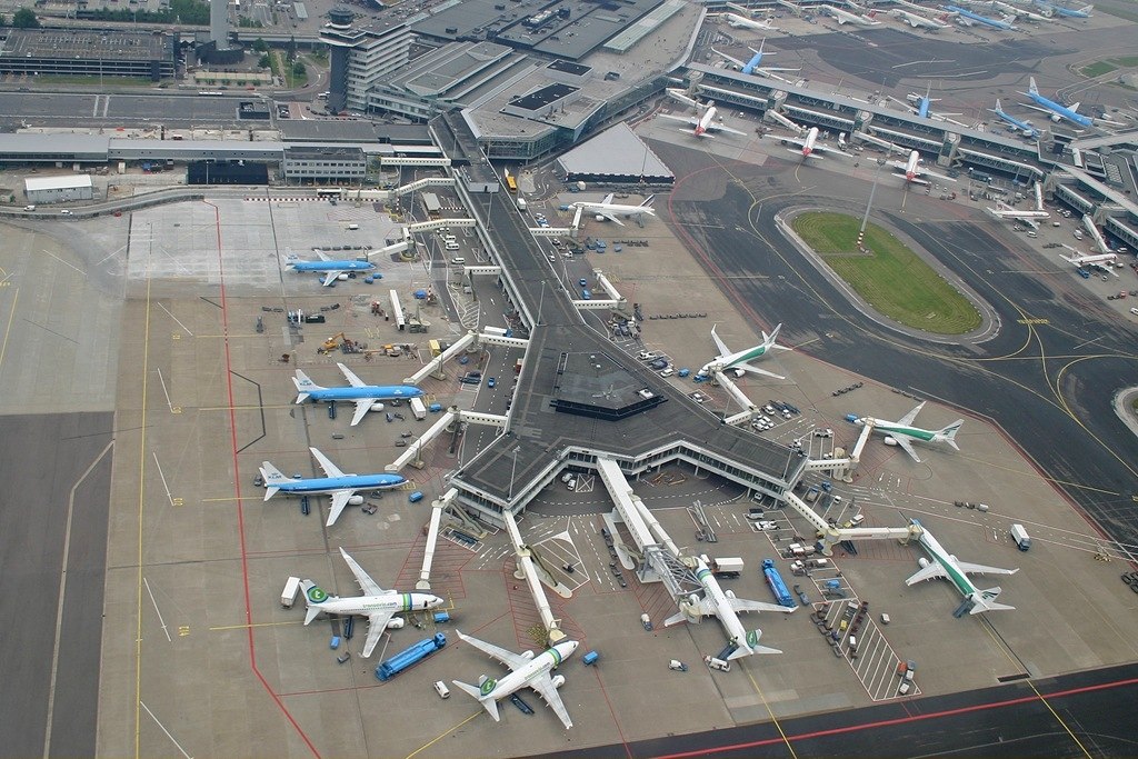 Environmental groups have warned 71 airlines operating out of Amsterdam’s Schiphol airport of potential Greenwashing.