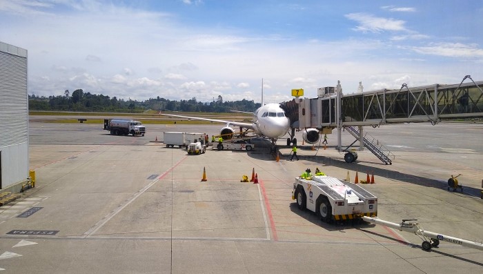 A serious fuel crisis for the Jet A1 is affecting several airports in Colombia. LATAM is concerned!