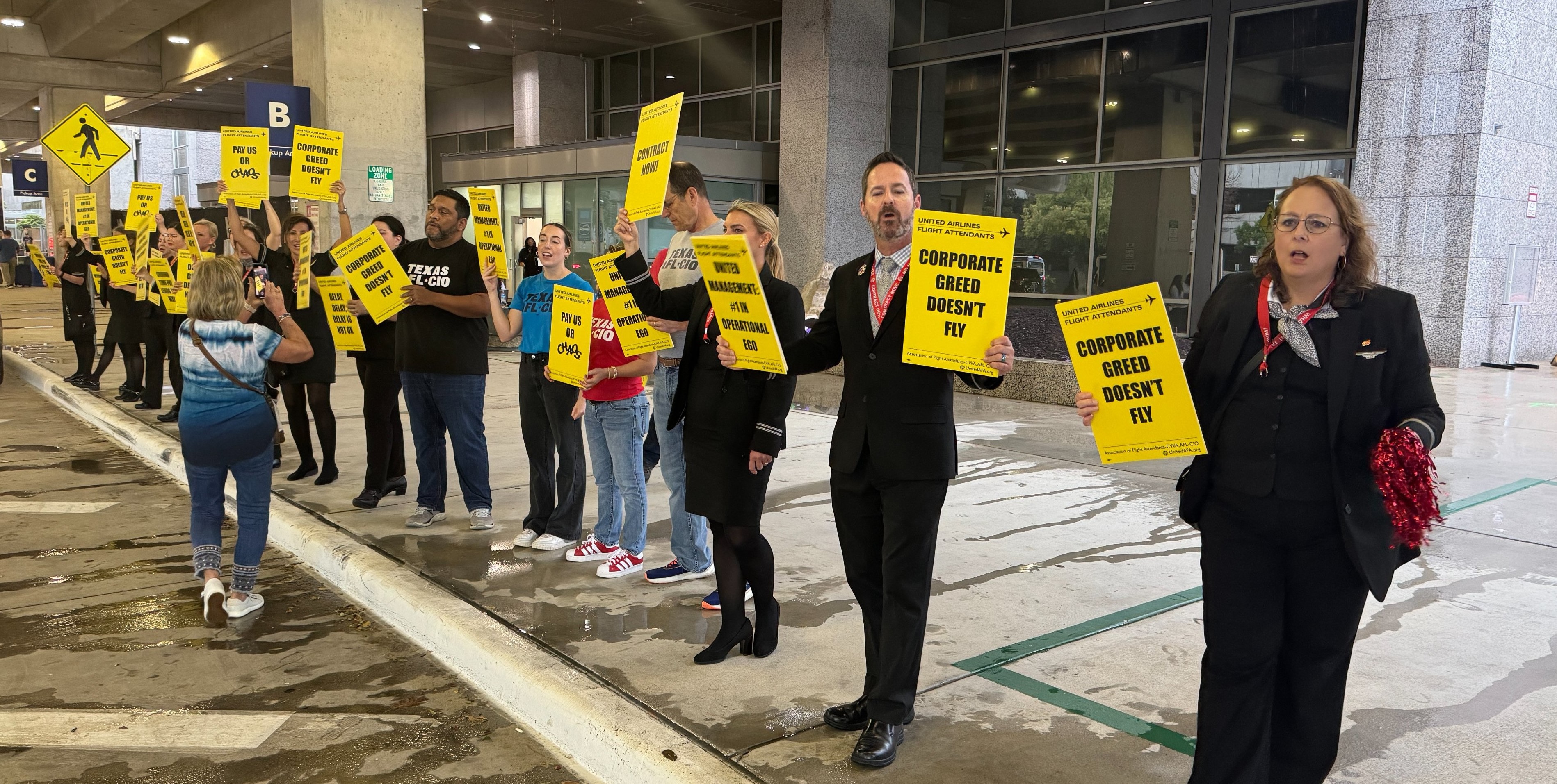 Flight attendants at United Airlines have voted in favor of a Strike Authorization : The Association of Flight Attendants-CWA.