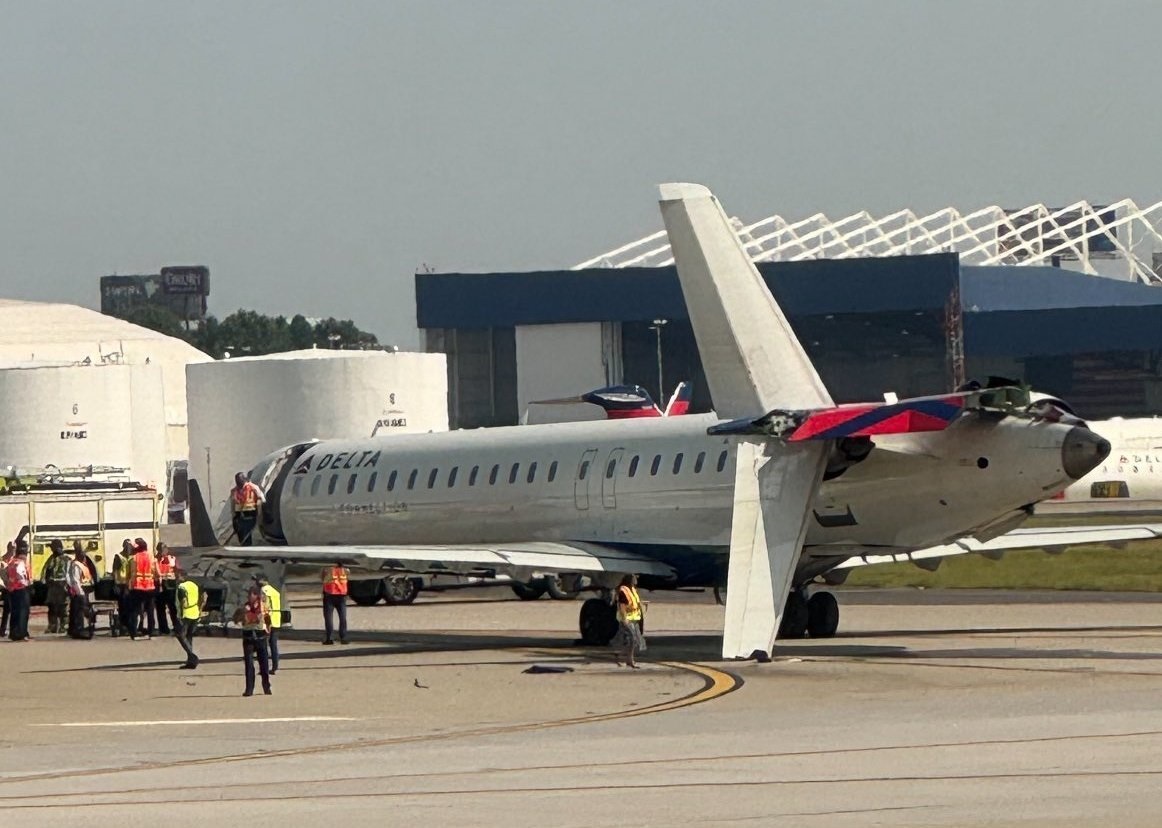 Two Delta Airlines Aircraft Collided in the Act Of taxiing at Atlanta airport, A350 Wing knocked The Vertical Stabilizer of CRJ-900LR .