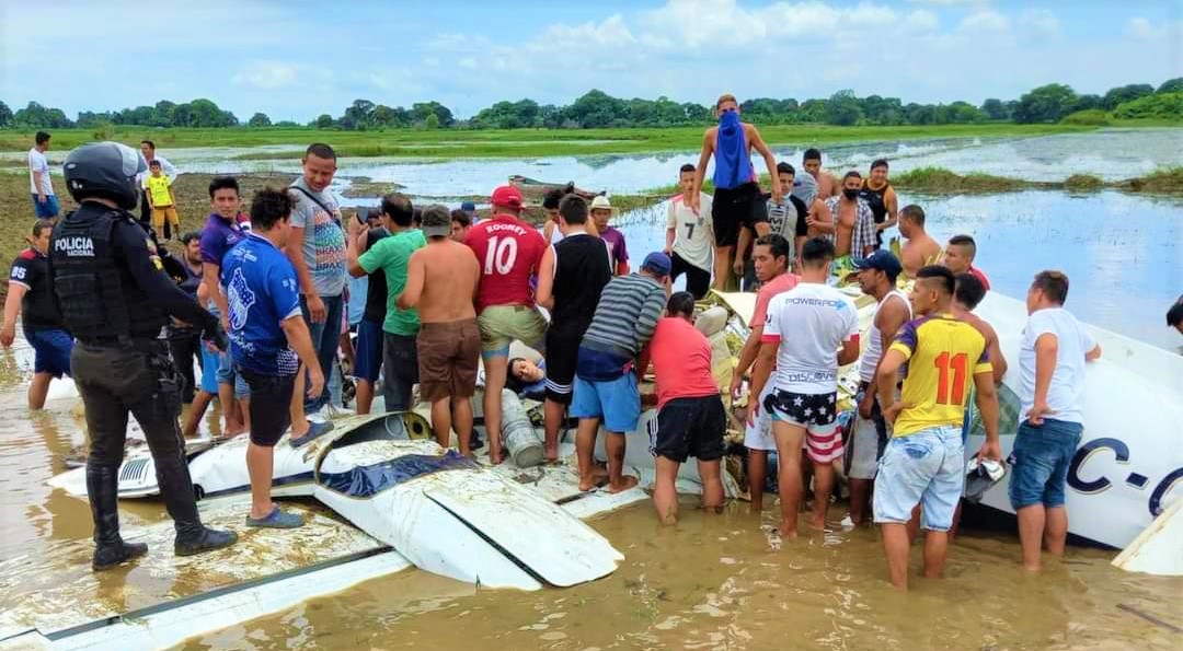 Fatal accident - Crew  feared dead, a  Piper PA-31 Navajo  aircraft ( Regd. HC-CVC)  crashed  in the Salitre sector , Guayas province , Ecuador today.
