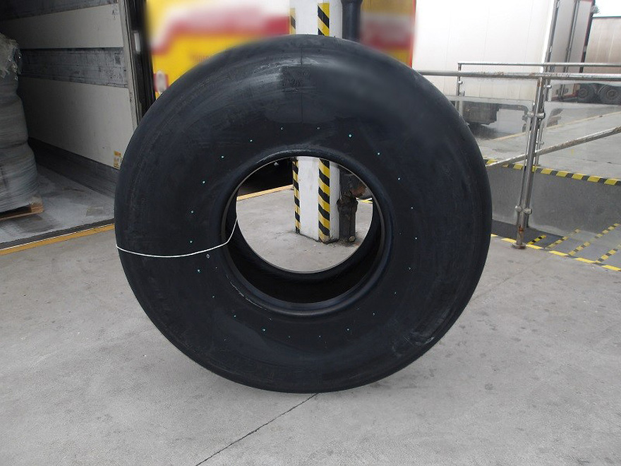 Poland has thwarted an attempt to smuggle 5 metric tons of tires for Boeing aircraft scheduled to transit through Belarus and Russia.