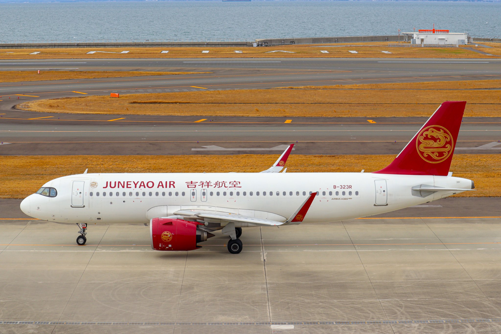China's Juneyao Air  will purchase 25 Airbus A320 series aircraft for a total price of US$4.1 billion.