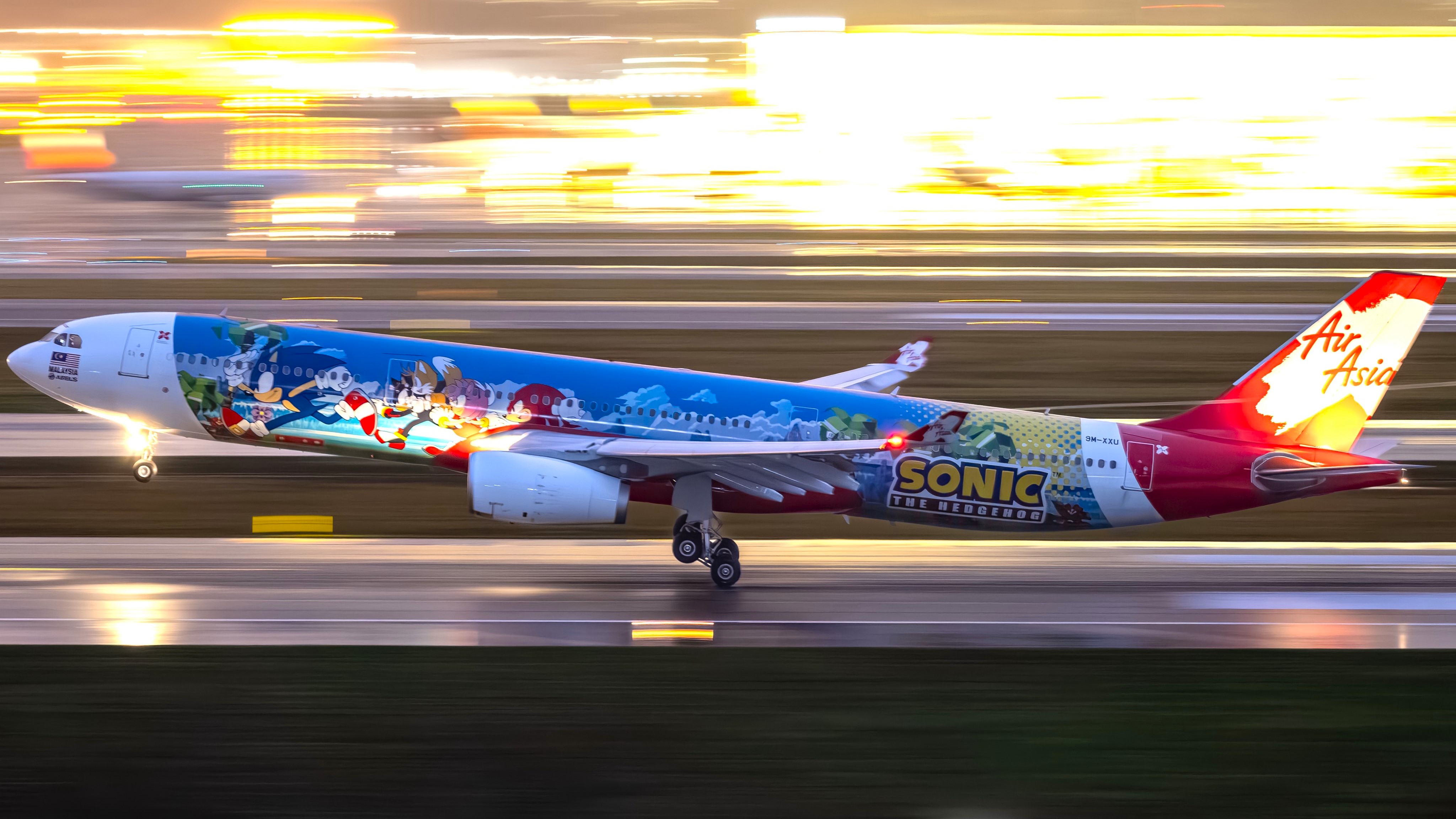 Malaysian AirAsia X mulls up to US$600mil debt restructuring post-merger under one Umbrella.