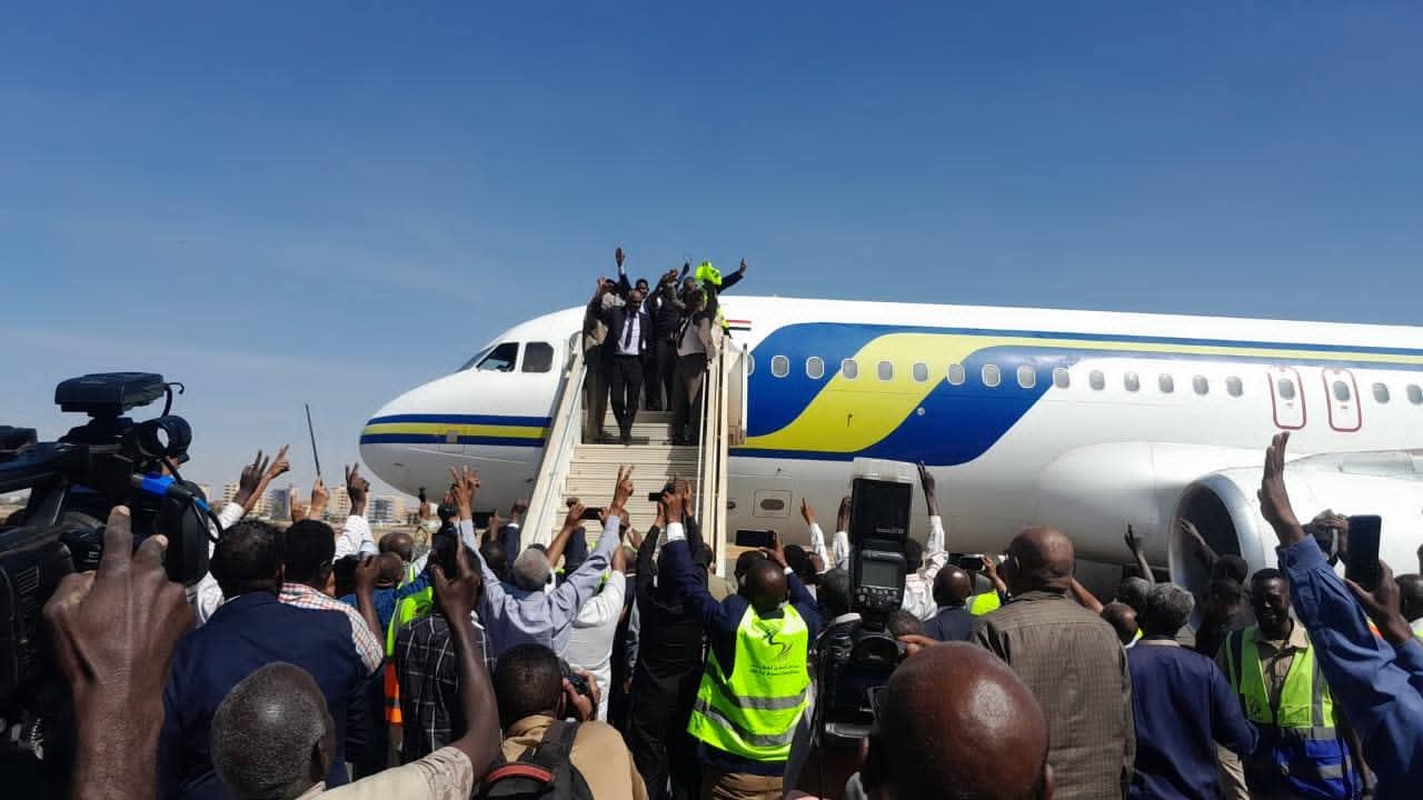 Scheduled domestic flights to Khartoum airport resumes after a hiatus of more than two years due to the war.