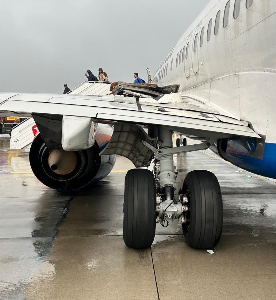 The Landing Gear collapse of a SunExpress aircraft at Antalya Airport while taxiing for departure.