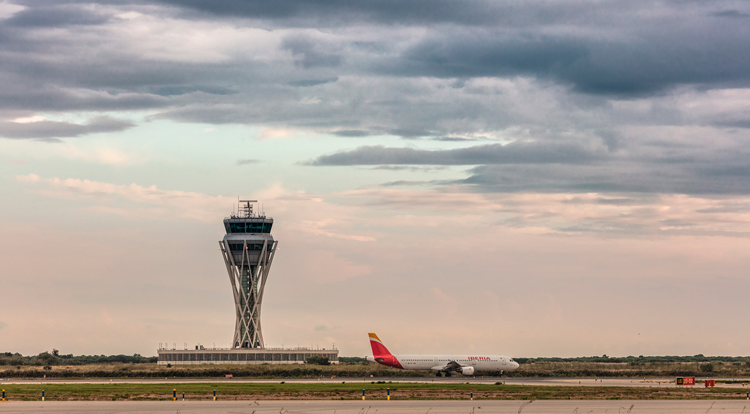 Carriers object to Spain airport operator Aena's fee hike plan, Spanish Airline Association calls for reduction in airport charges.