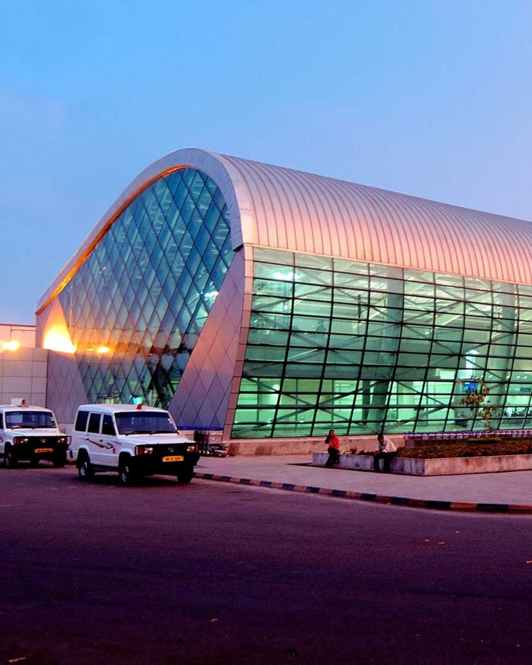 Mumbai Airport–Airline Standoff Deepens Over 33% International Slot Cut From October 25