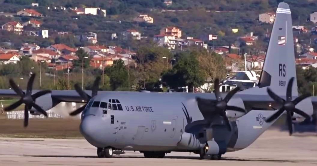 Poland  preferred   buying   five  C-130H   Hercules  Airlifters  from   US Air  Force's  'boneyard'  than  the older C-130s , its using.