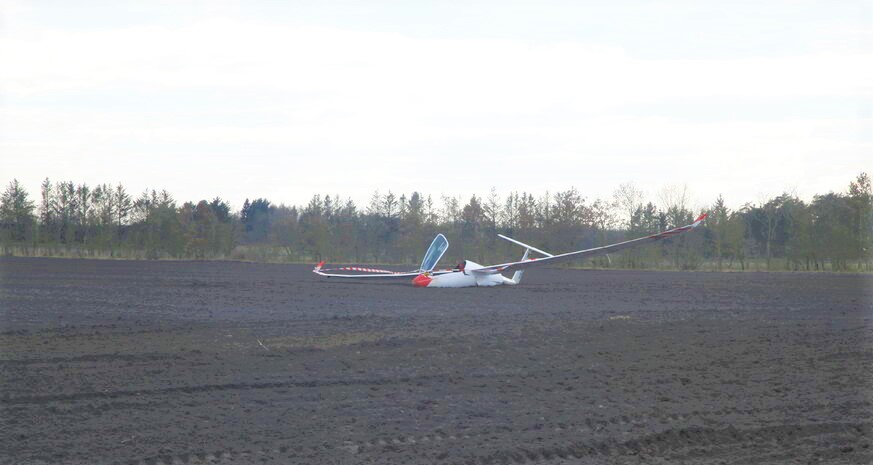 Schempp - Hirth  Ventus  3T  Powered Glider crashed near  Arnborg  in  Central  Jutland  - Denmark !