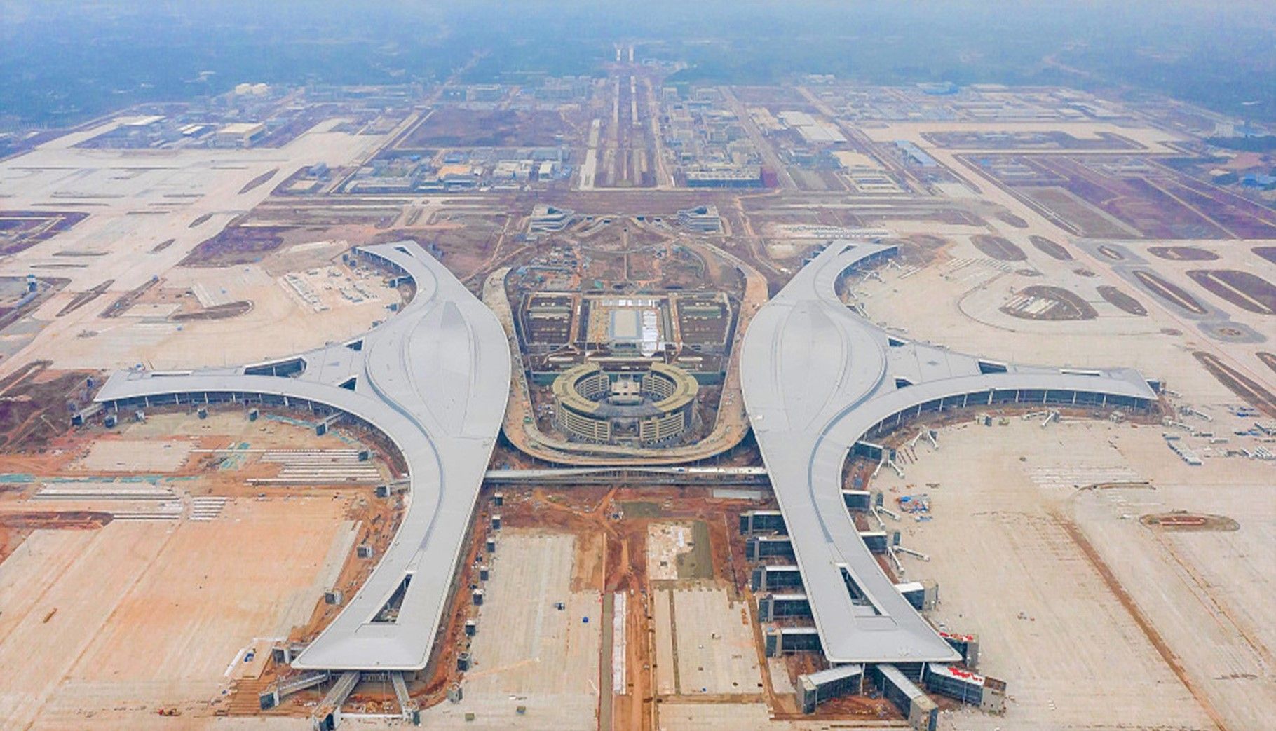 How many New Airports, China aiming under it's 14th Five-Year Plan (2021-25) ?