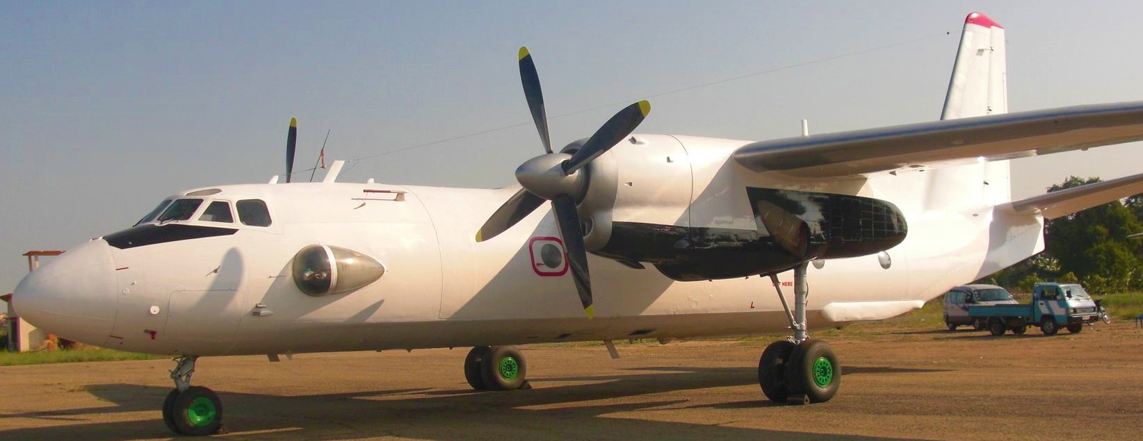 Left propeller assembly of an Antonov An-26  got sheared  while on approach to Juba (HSSJ) airport , South Sudan on 20th May, Nil injuiries !