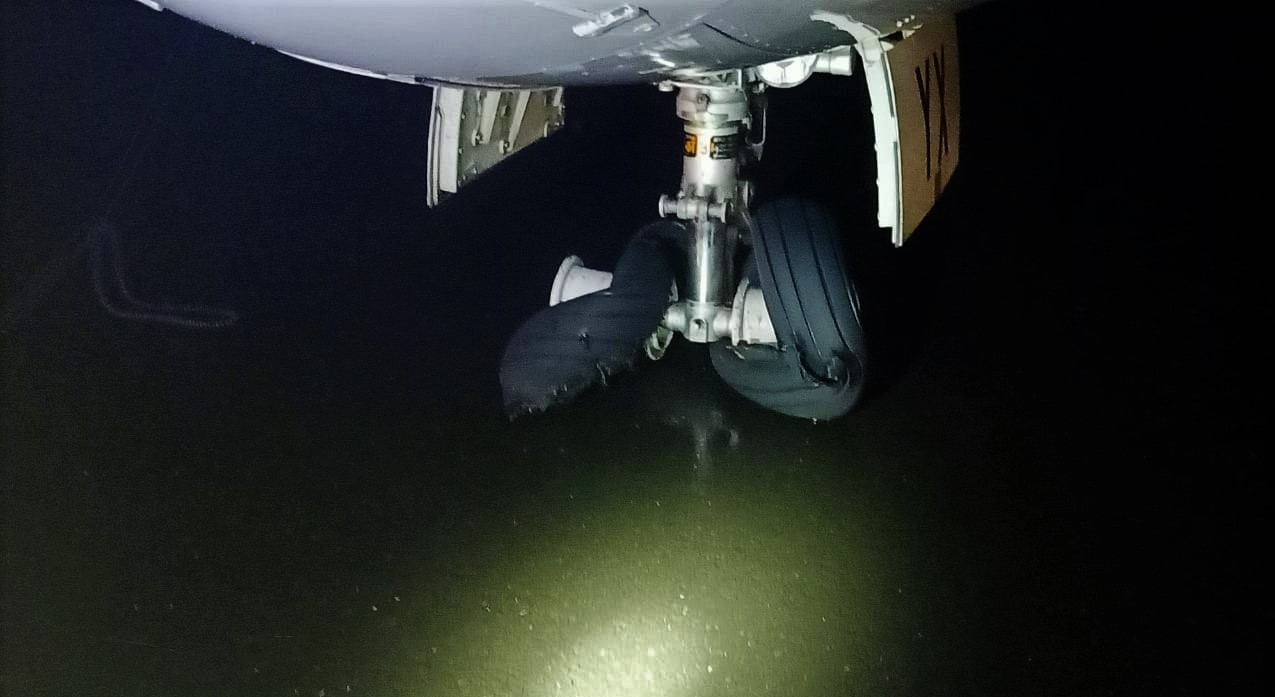 2.3 years old IndiGo ATR 72-600 (VT-IYX) sustained dual nose landing gear (NLG) tire burst on landing attempt.