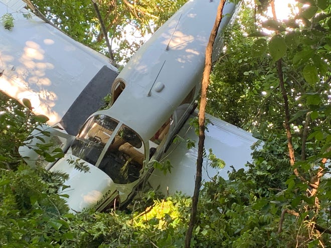 A Piper PA-28-180 Cherokee aircraft crashed at Brownsville of Haywood County, pilot injuired , Substantial damage to the aircraft  !