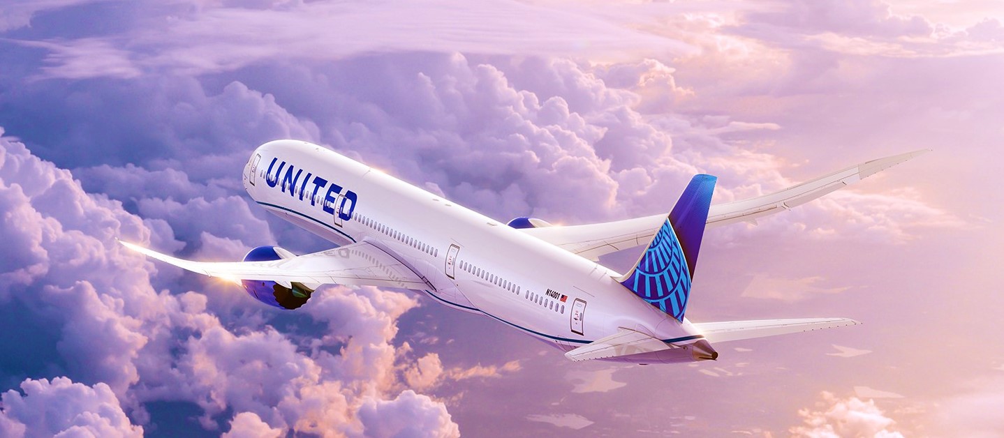 Vaccination  Mandate is a  Concern for the  Pilots and their  Union in the  United Airlines as  Deadline  Set to 'October 25th' !