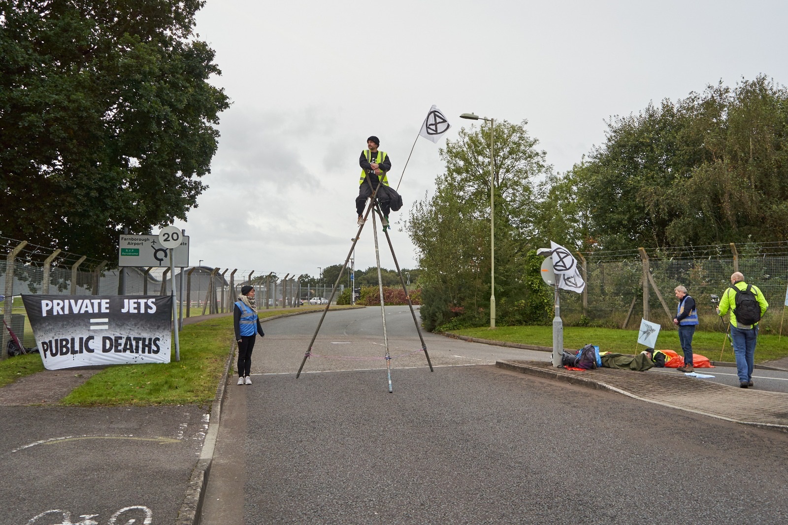 Extinction Rebellion (XR) eco activists blocked all major entrances to Farnborough Airport in Hampshire on Saturday morning !